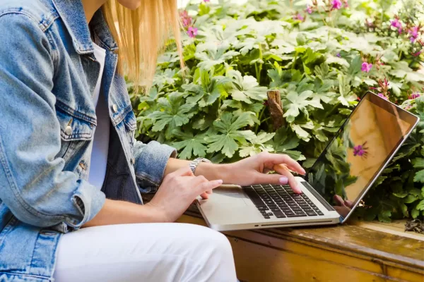 Desbloquea el Poder del Marketing Digital para Elevar tus Productos de Plantas Medicinales: Estrategias para Brillar en la Era Digital